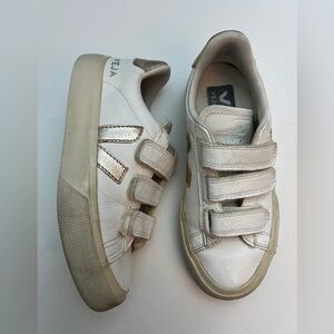 Veja Kids Sneakers in White and Gold